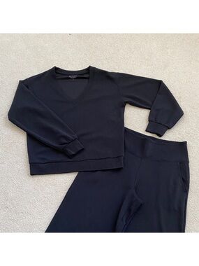 Atheta Black V-Neck Sweatshirt and Wide-Leg Lounge Cropped Pants Set